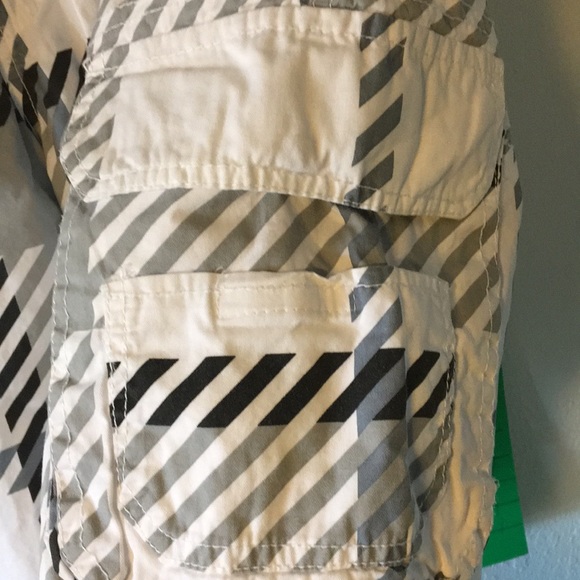 Machine cargo shorts. - Picture 3 of 5